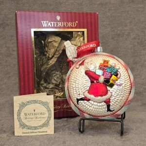 Waterford Holiday Heirlooms Santa medallion 3rd RARE glass ornament Hand Painted
